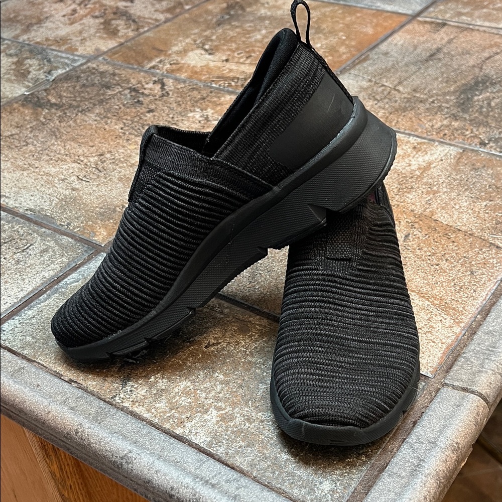 Ryka Captivate Slip~on sneakers in Black, 7.5